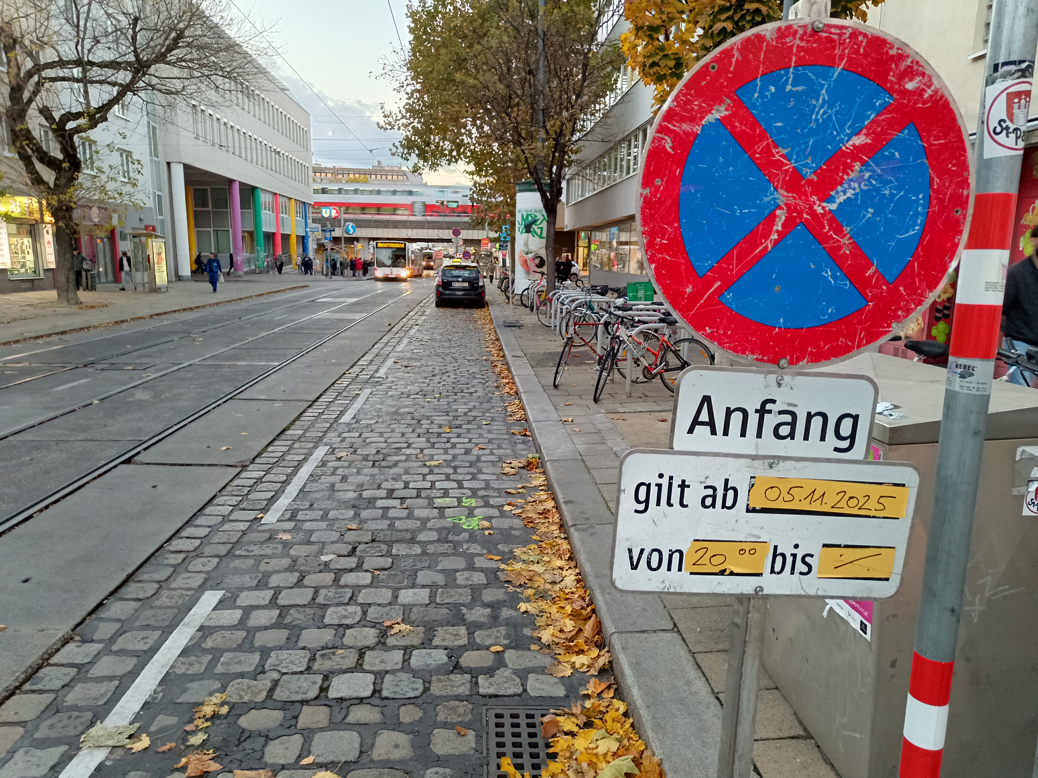 Achtung Standplatz Fahrbach 2101 ist ab 5.11. 20.00 Uhr verlegt in die Fahrbachgasse wegen Schienenarbeiten
